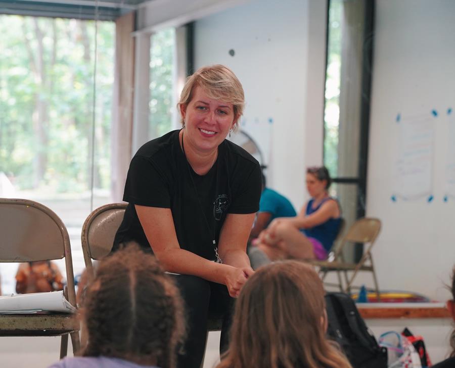 On Tuesday, Usdan Alum, former faculty member, and now author Jessica Azenberg visited Discovery to share her newest book "Jack Follows His Heart" with the students.