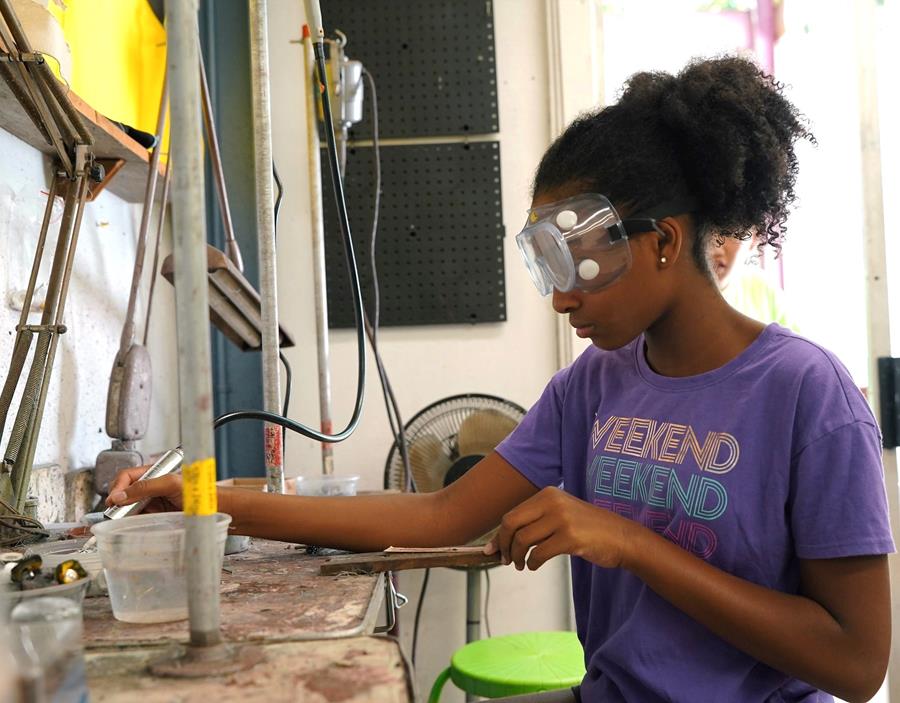 A Metalsmithing student works on her bracelet in preparation for Open Studios in Art on August 21.