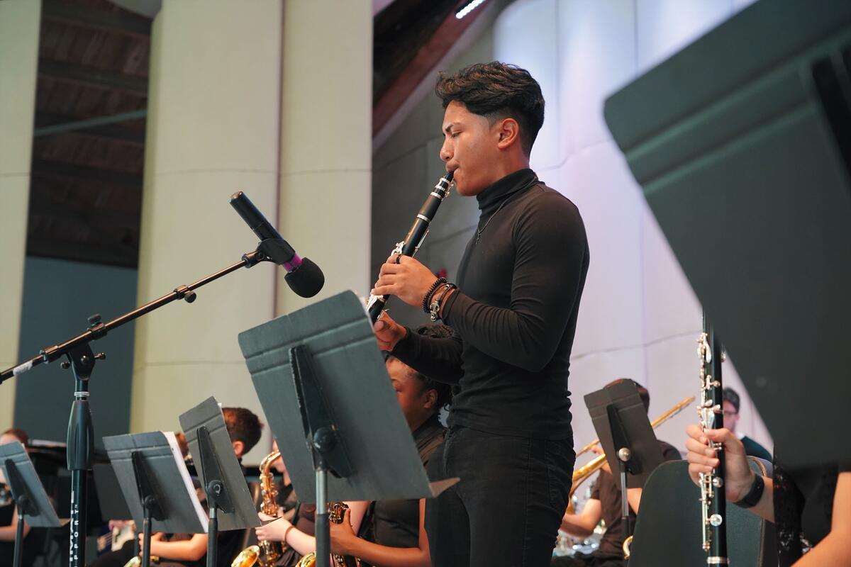 A clarinet solo moment during Senior Jazz Ensemble Festival