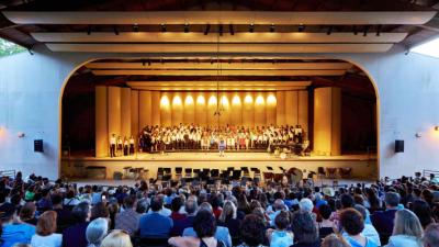  900 seat mckinley amphitheater