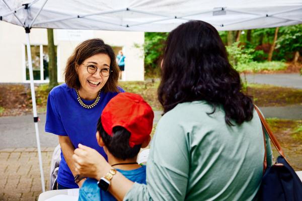 Usdan volunteer helping families
