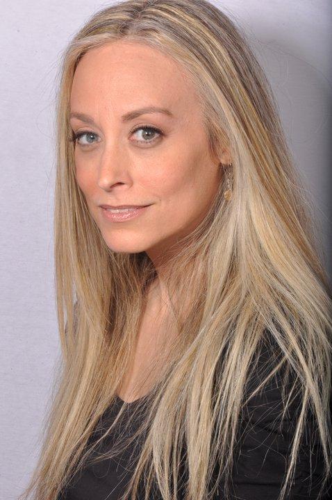 Eila Mell Headshot